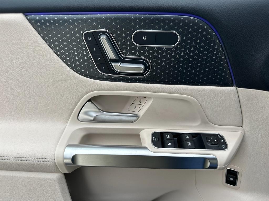 new 2025 Mercedes-Benz GLB 250 car, priced at $50,620