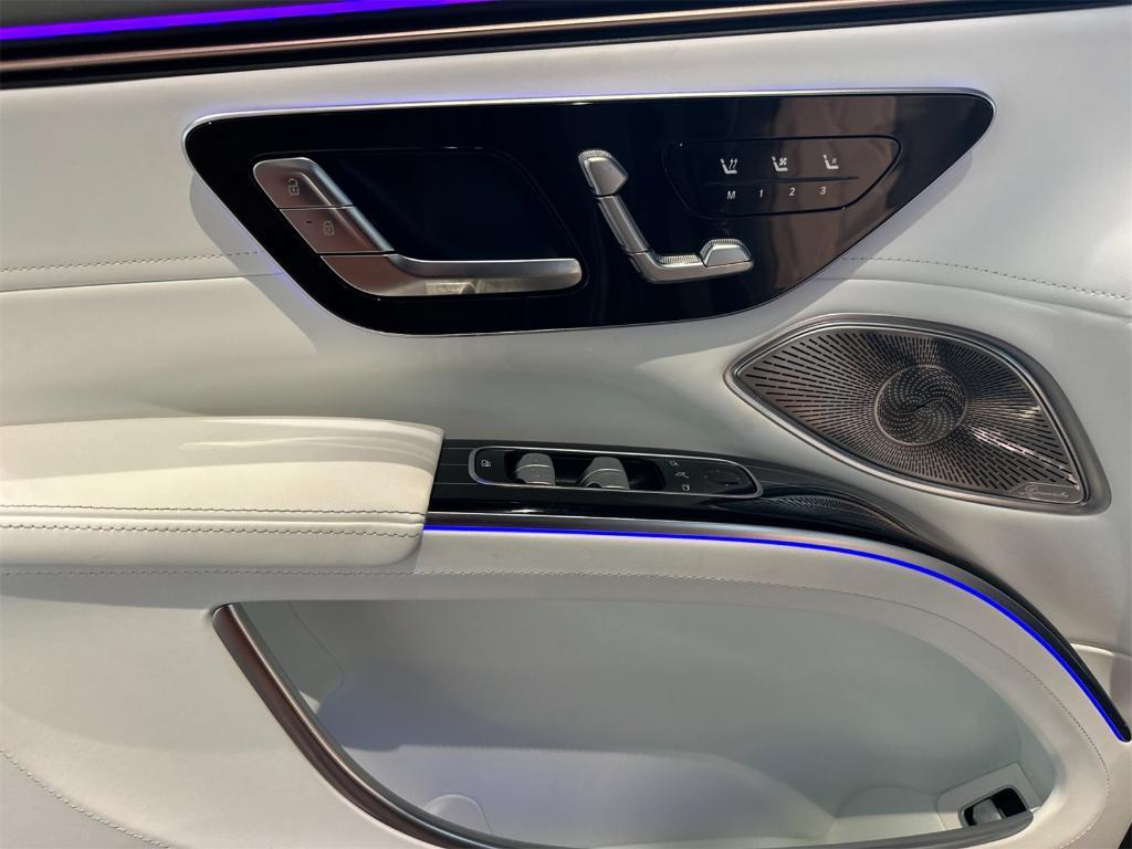 new 2025 Mercedes-Benz Maybach EQS 680 car, priced at $205,350