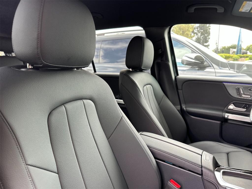 new 2025 Mercedes-Benz GLB 250 car, priced at $65,355