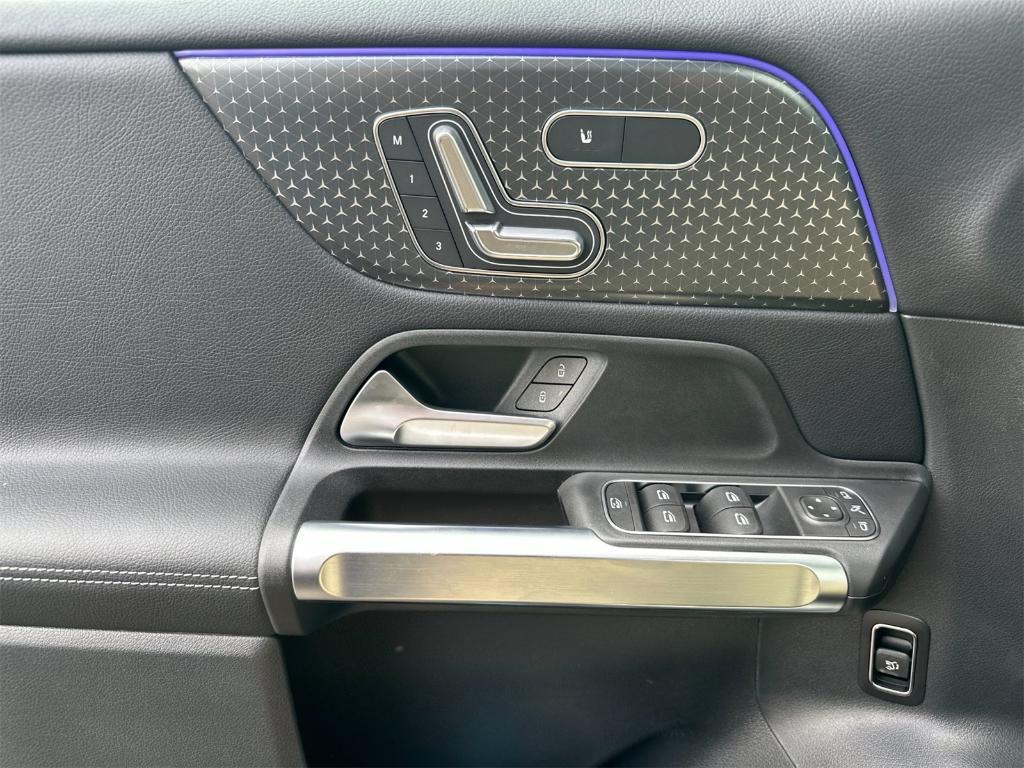 new 2025 Mercedes-Benz GLB 250 car, priced at $65,355