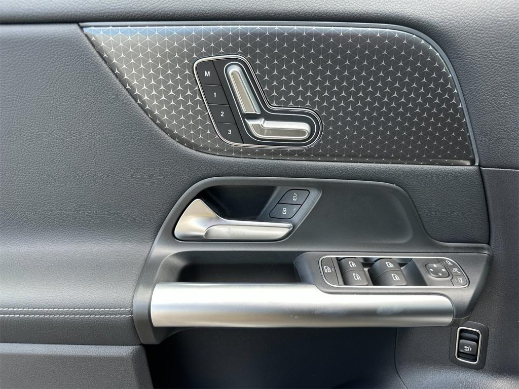 new 2025 Mercedes-Benz GLA 250 car, priced at $45,845