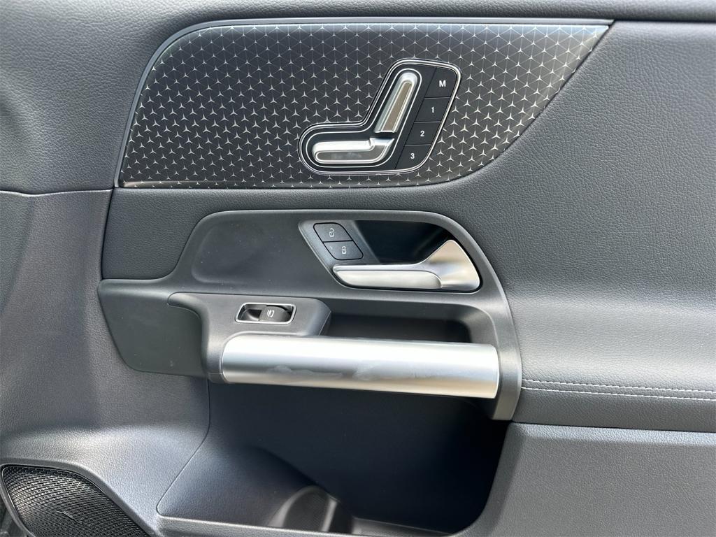 new 2025 Mercedes-Benz GLA 250 car, priced at $45,845