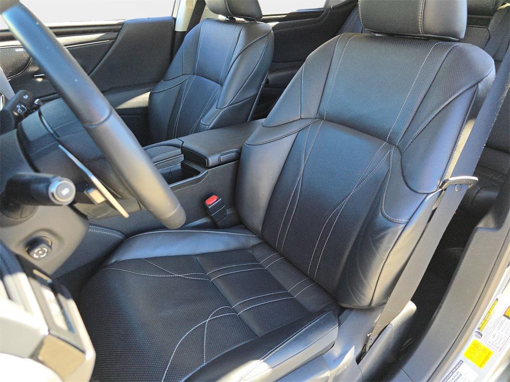 used 2022 Lexus ES 300h car, priced at $38,500