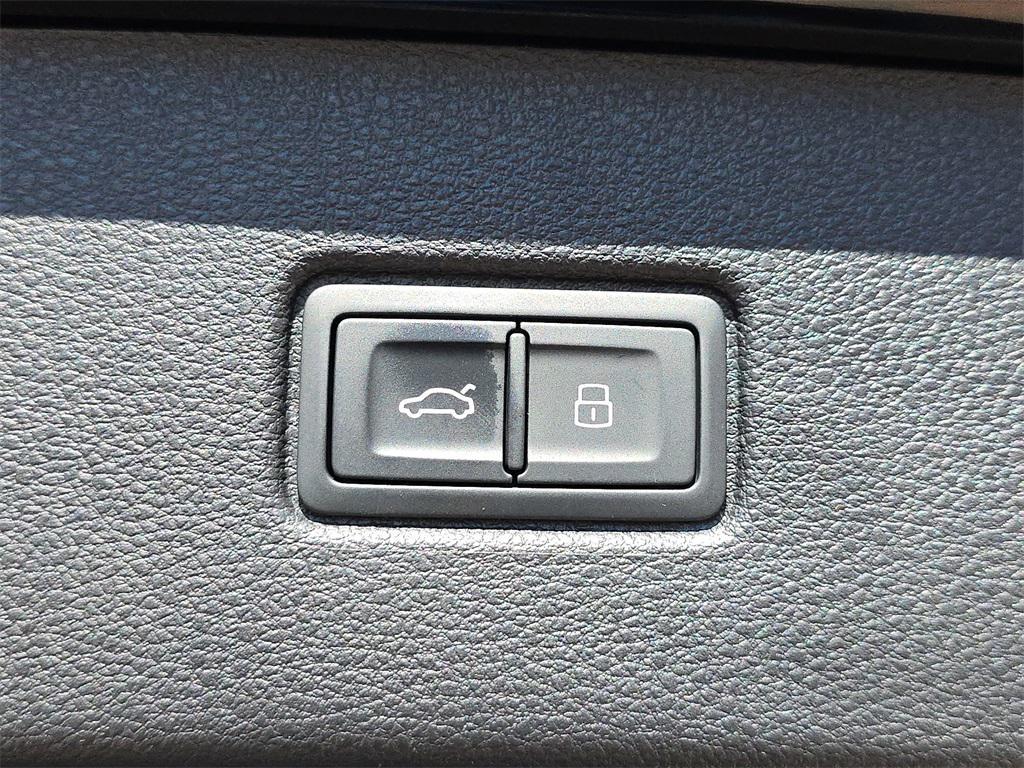 new 2026 Audi SQ7 car, priced at $102,600