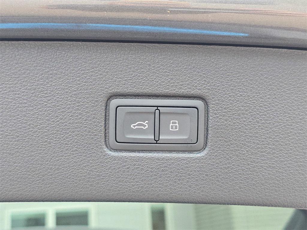 new 2026 Audi Q7 car, priced at $78,595