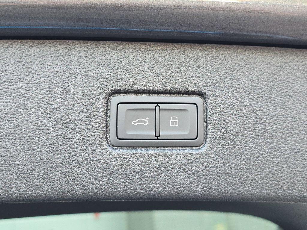 new 2026 Audi Q7 car, priced at $78,595