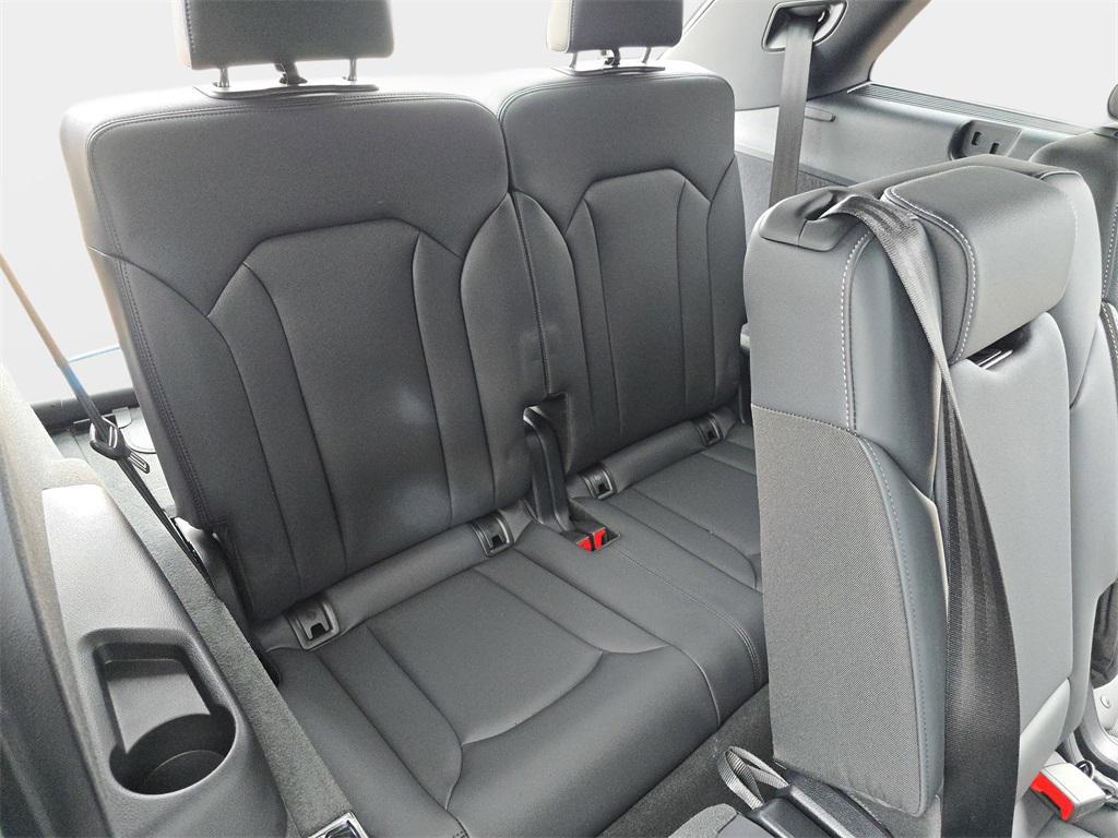 new 2026 Audi Q7 car, priced at $78,595