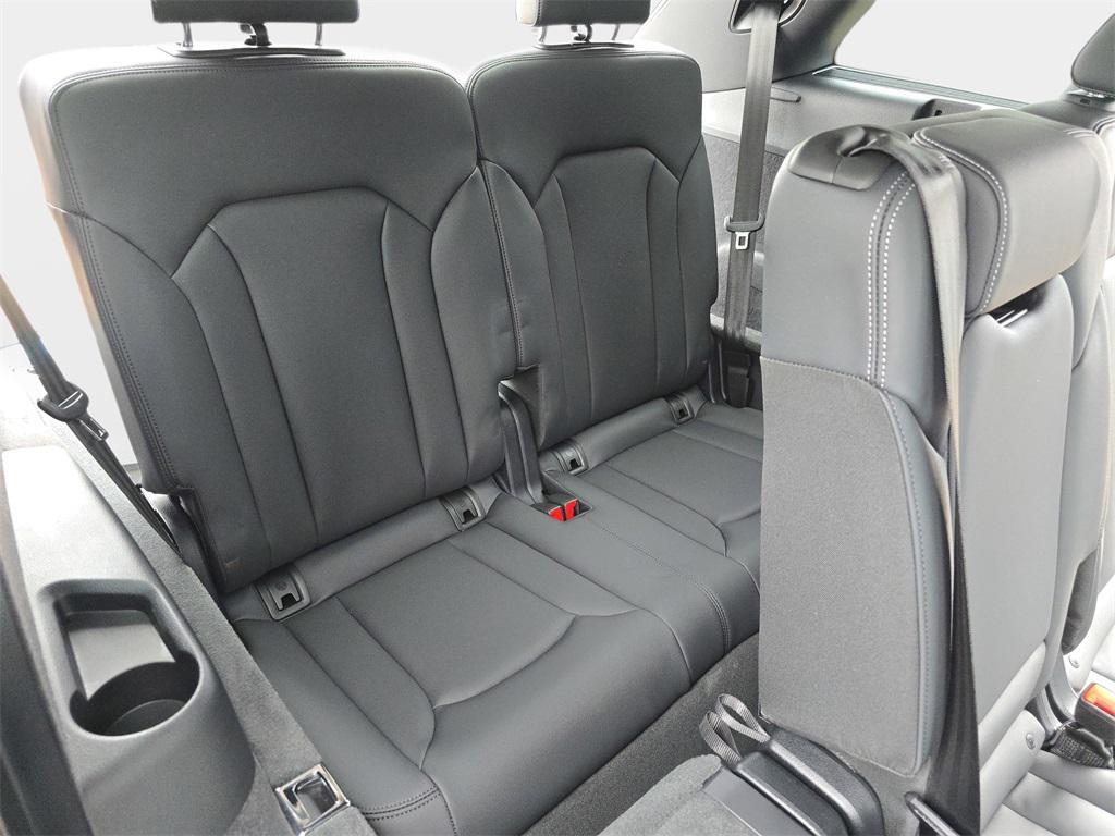 new 2026 Audi Q7 car, priced at $71,070