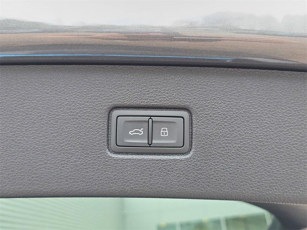 new 2026 Audi Q7 car, priced at $71,070