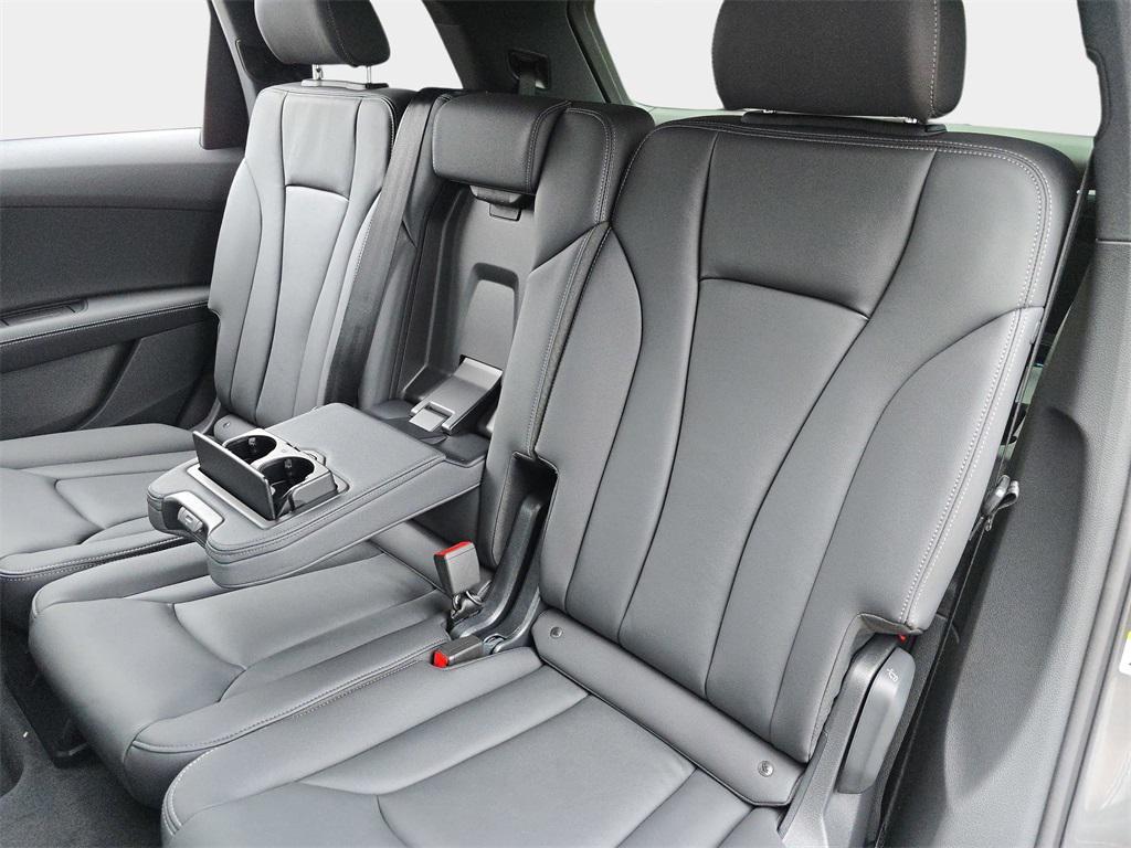 new 2026 Audi Q7 car, priced at $71,070