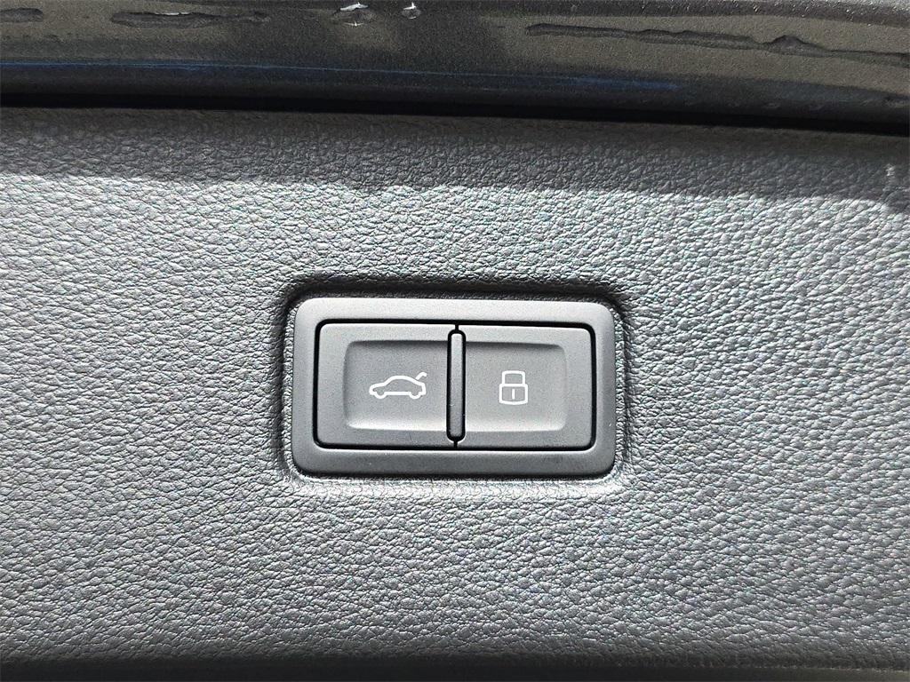 new 2026 Audi Q7 car, priced at $86,035