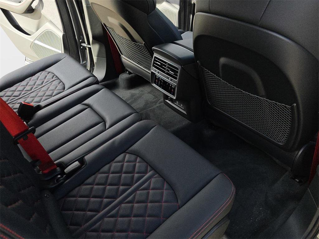 new 2026 Audi Q7 car, priced at $86,035