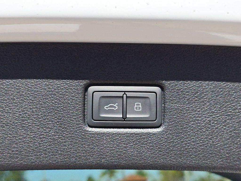 new 2026 Audi Q7 car, priced at $77,905