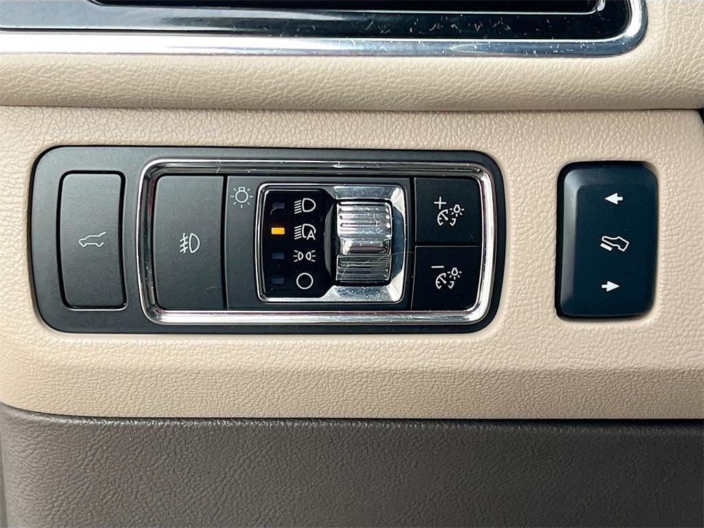 used 2024 Lincoln Navigator car, priced at $62,000