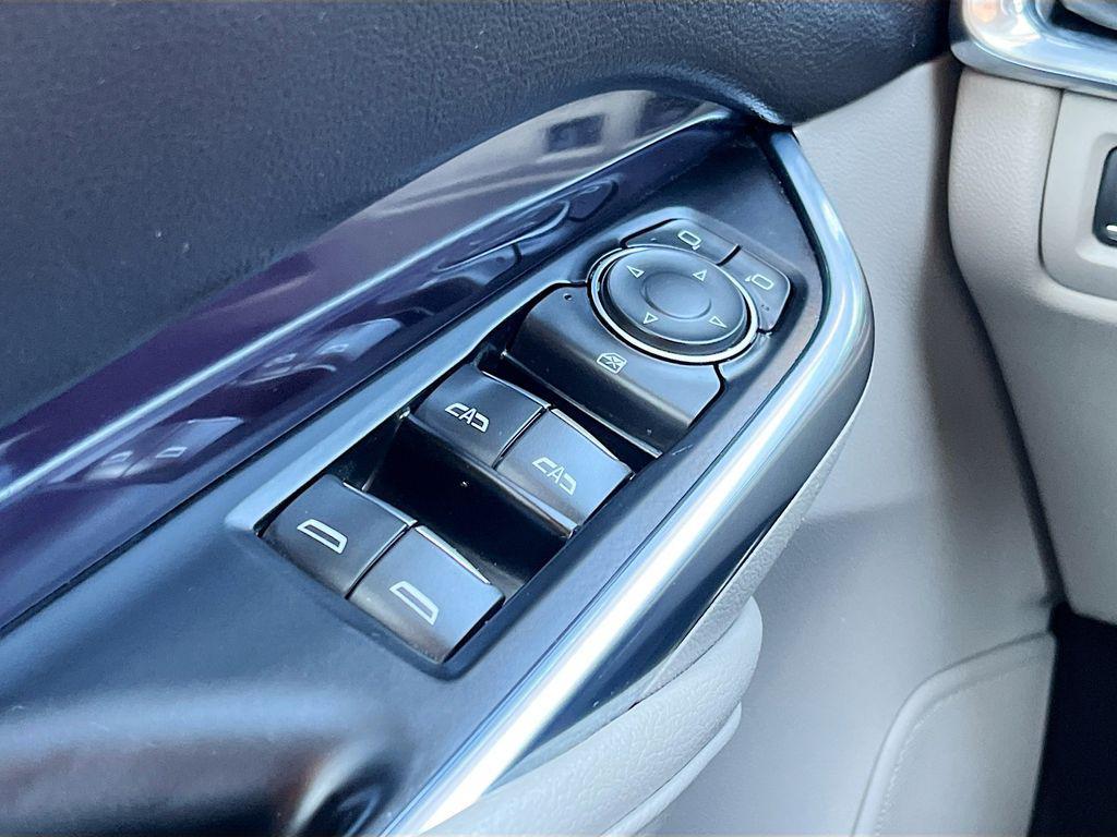 used 2023 Cadillac XT4 car, priced at $18,800