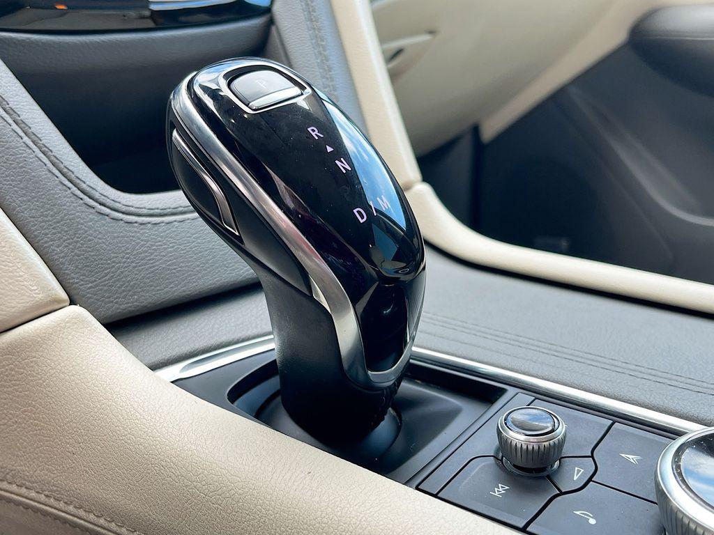 used 2024 Cadillac XT5 car, priced at $31,900