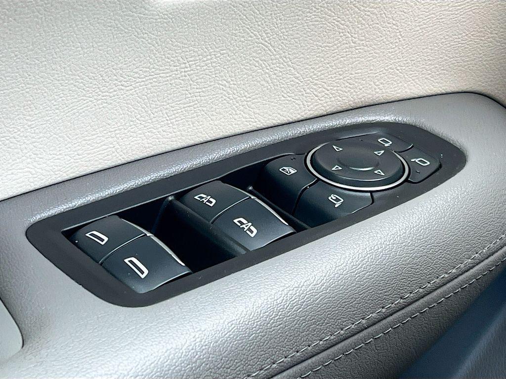 used 2024 Cadillac XT5 car, priced at $31,900