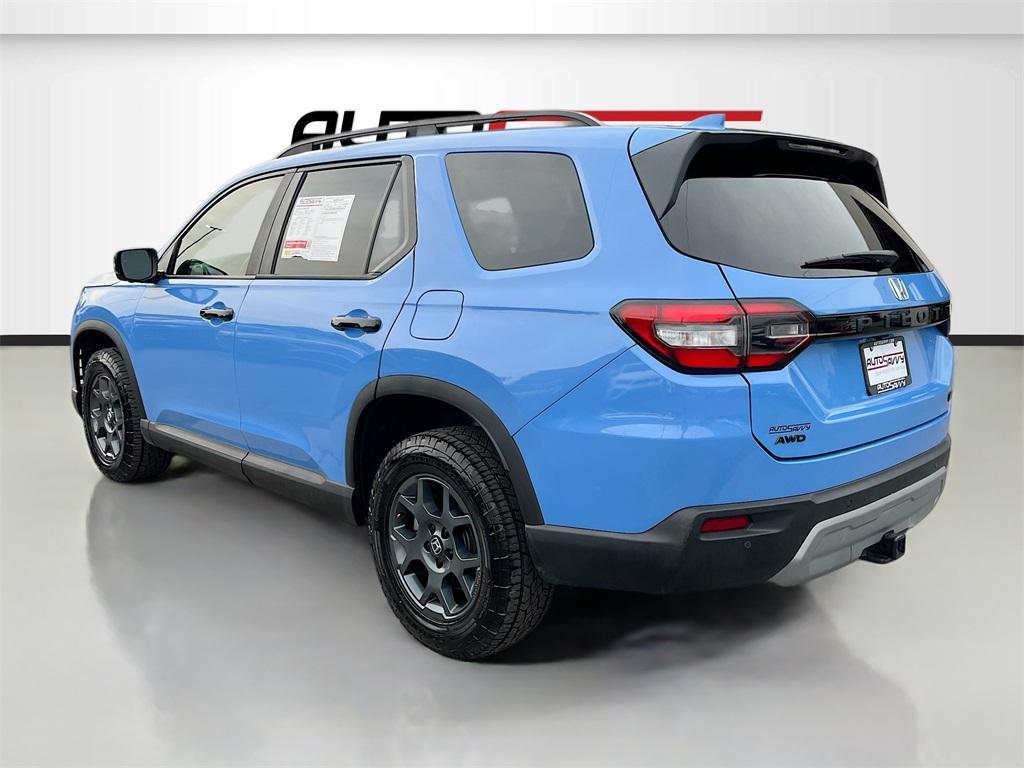 used 2025 Honda Pilot car, priced at $37,700