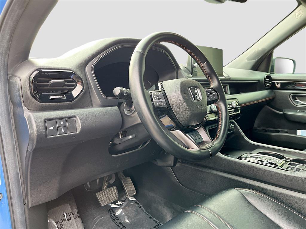 used 2025 Honda Pilot car, priced at $37,700