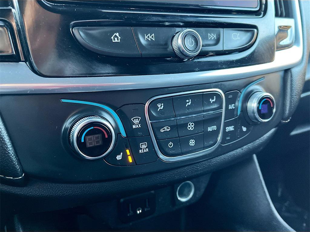 used 2022 Chevrolet Traverse car, priced at $25,300