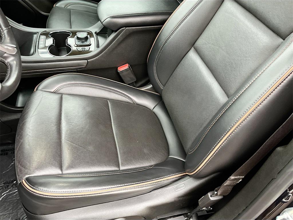 used 2022 GMC Acadia car, priced at $23,900