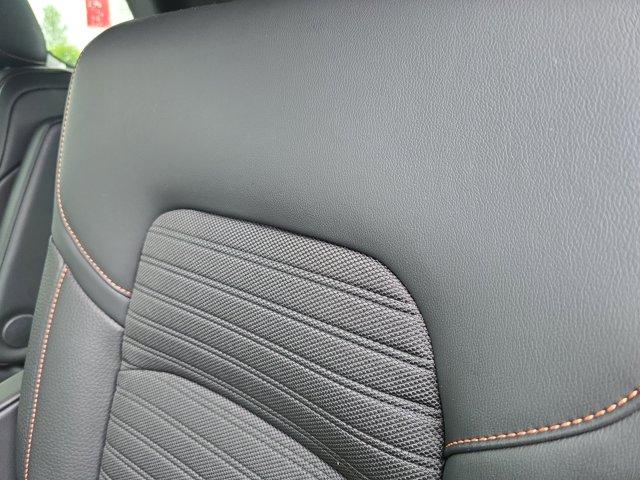 2025 Obsidian Green Pearl/Super Black Nissan Pathfinder