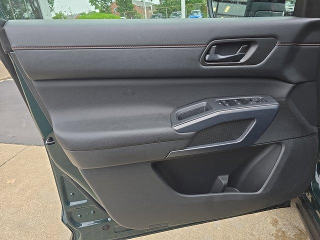 2025 Obsidian Green Pearl/Super Black Nissan Pathfinder