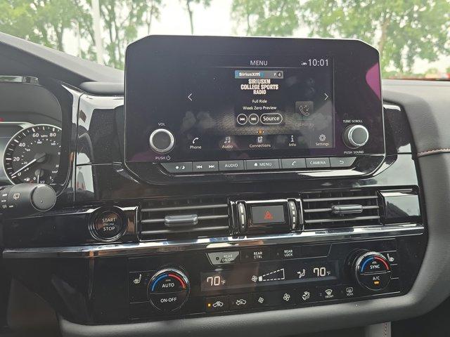2025 Obsidian Green Pearl/Super Black Nissan Pathfinder