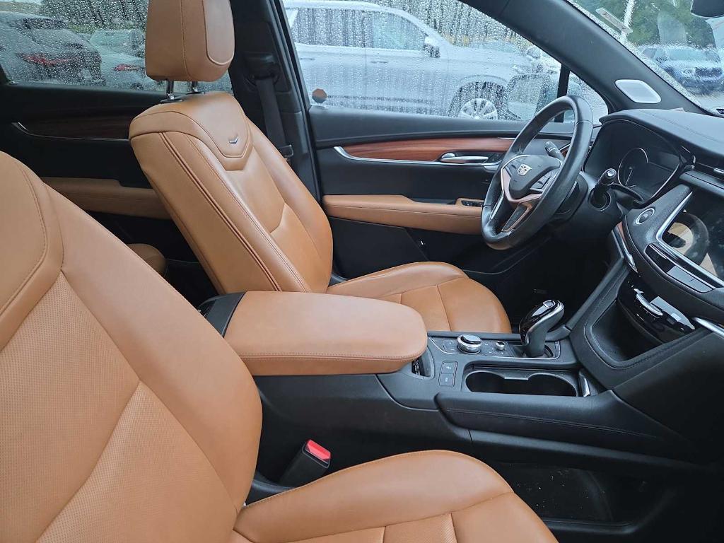 used 2022 Cadillac XT5 car, priced at $26,901