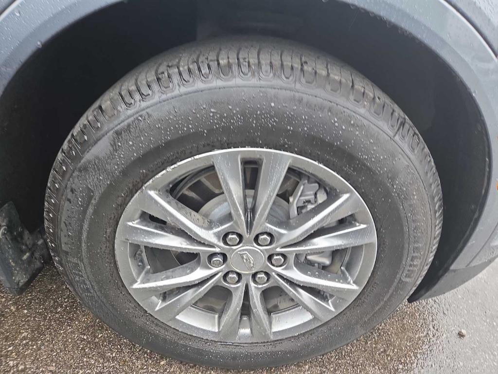 used 2022 Cadillac XT5 car, priced at $26,901