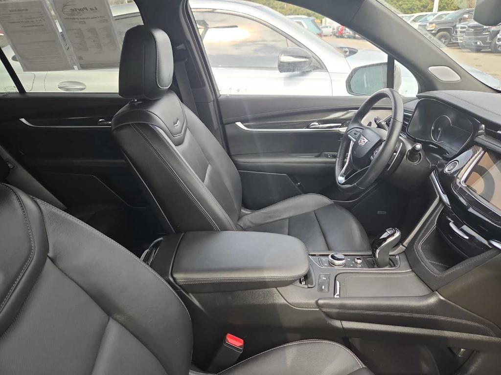 used 2023 Cadillac XT6 car, priced at $41,901