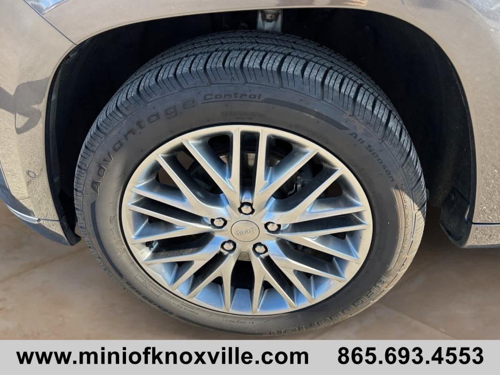 used 2017 Jeep Grand Cherokee car, priced at $15,721