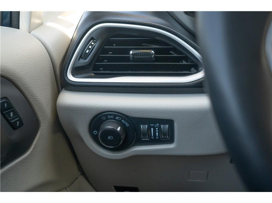 used 2022 Chrysler Pacifica car, priced at $19,999