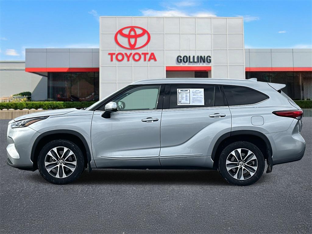 used 2022 Toyota Highlander car, priced at $30,800
