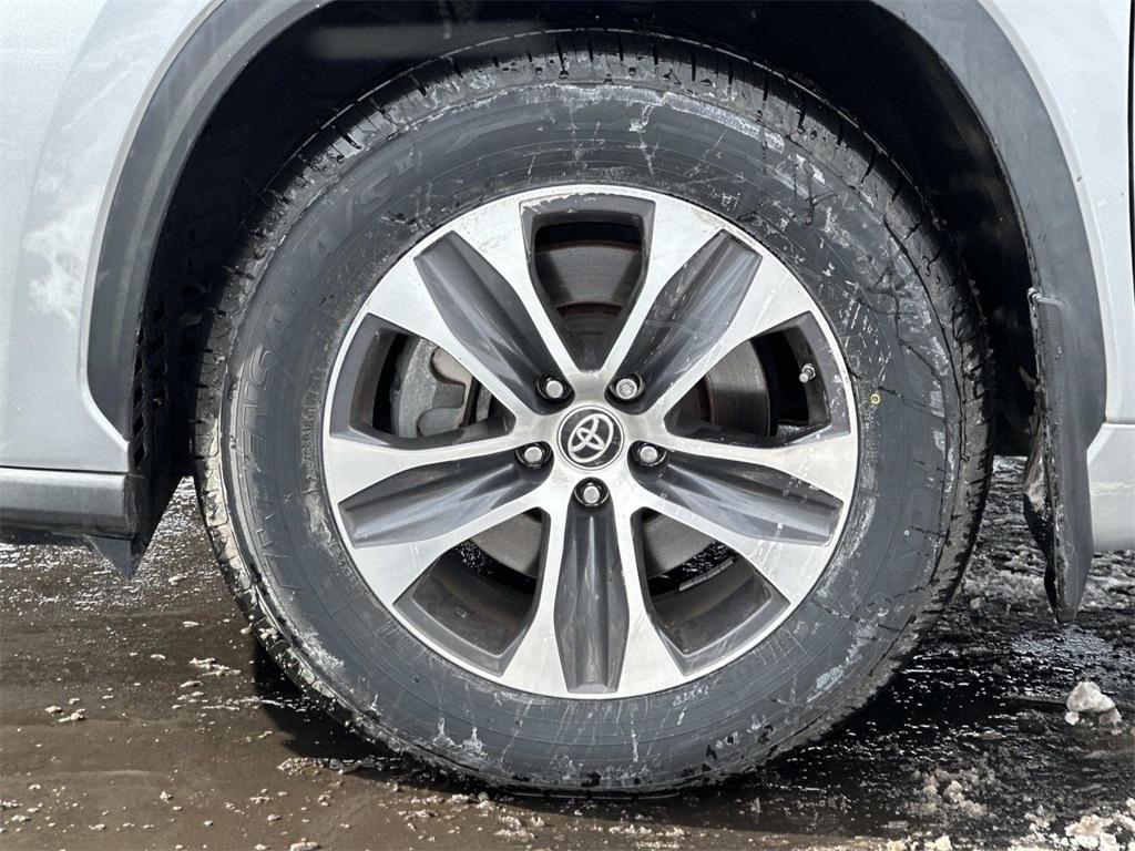 used 2022 Toyota Highlander car, priced at $30,800