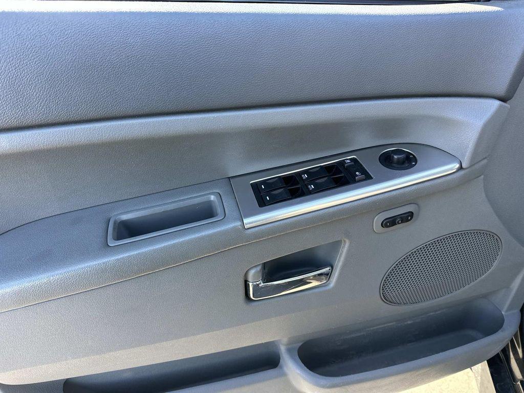 used 2006 Jeep Grand Cherokee car, priced at $14,999