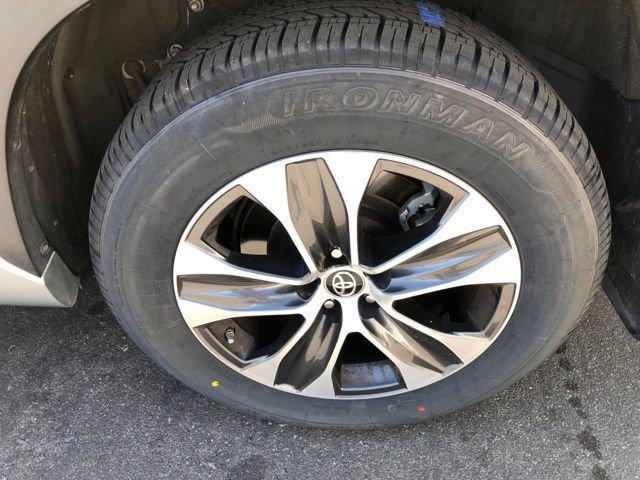 used 2022 Toyota Highlander car, priced at $37,600