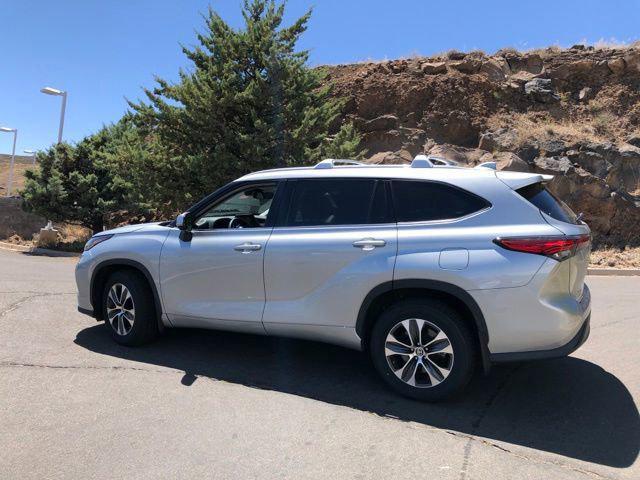 used 2022 Toyota Highlander car, priced at $37,600