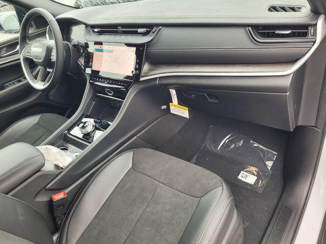 new 2026 Jeep Grand Cherokee car, priced at $42,677