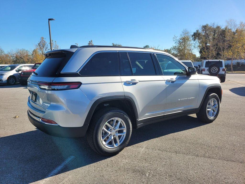 new 2025 Jeep Grand Cherokee car, priced at $31,800