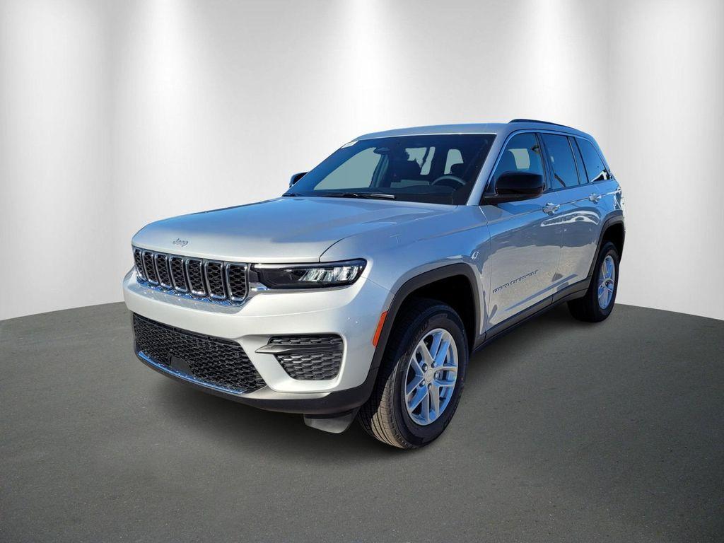 new 2025 Jeep Grand Cherokee car, priced at $31,800