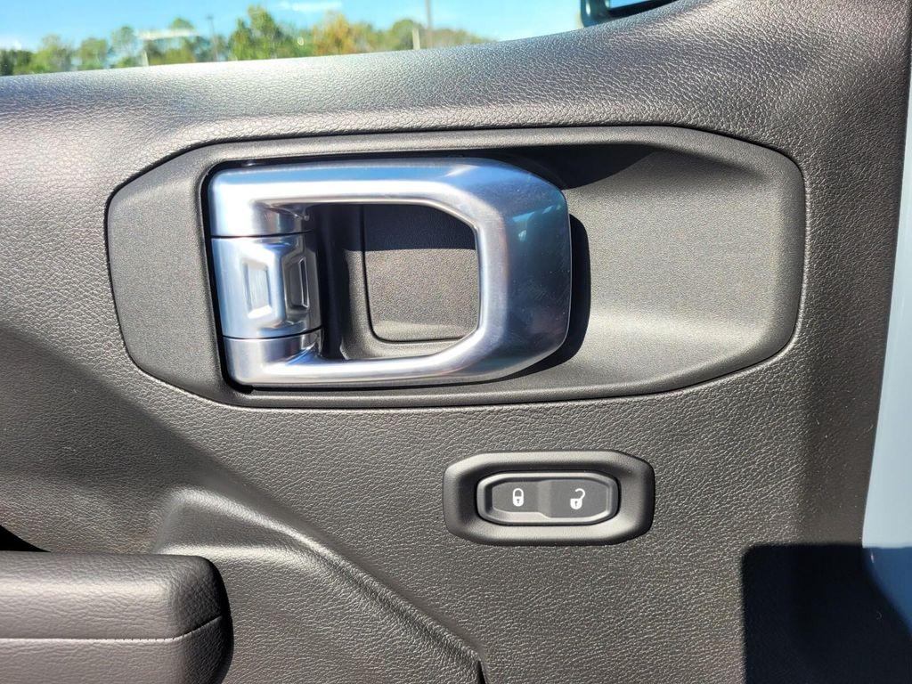 new 2026 Jeep Wrangler car, priced at $33,586