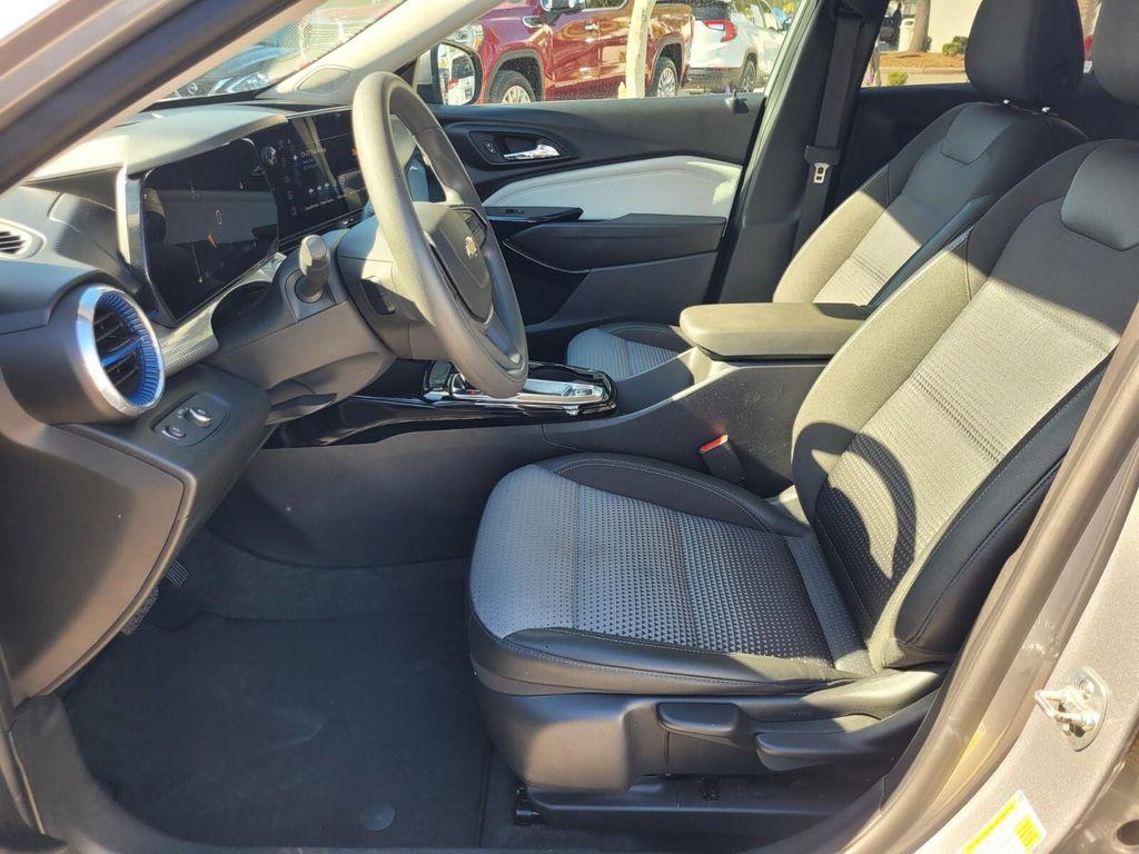 used 2025 Chevrolet Trax car, priced at $19,124