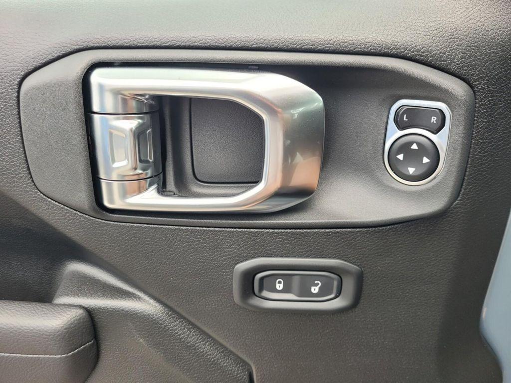 new 2025 Jeep Gladiator car, priced at $39,418