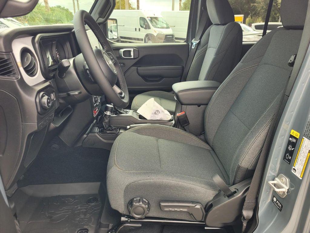 new 2025 Jeep Gladiator car, priced at $39,418