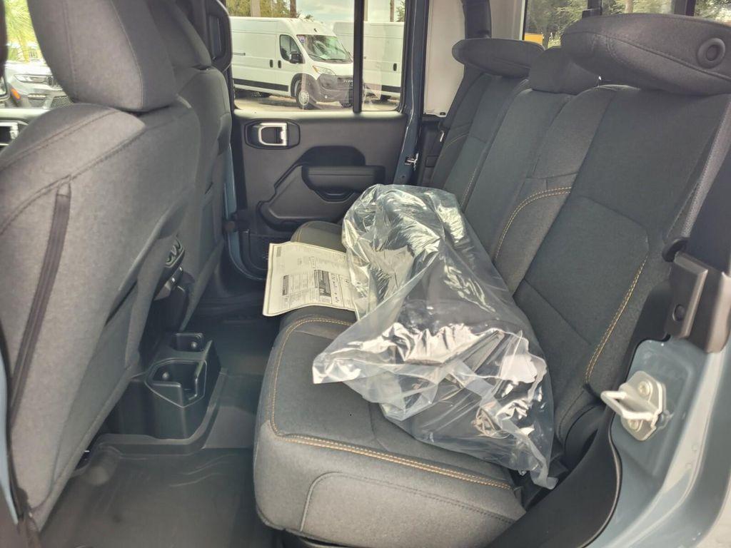 new 2025 Jeep Gladiator car, priced at $39,418