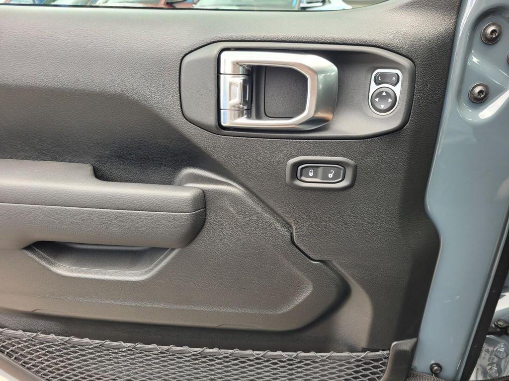 new 2025 Jeep Gladiator car, priced at $39,418