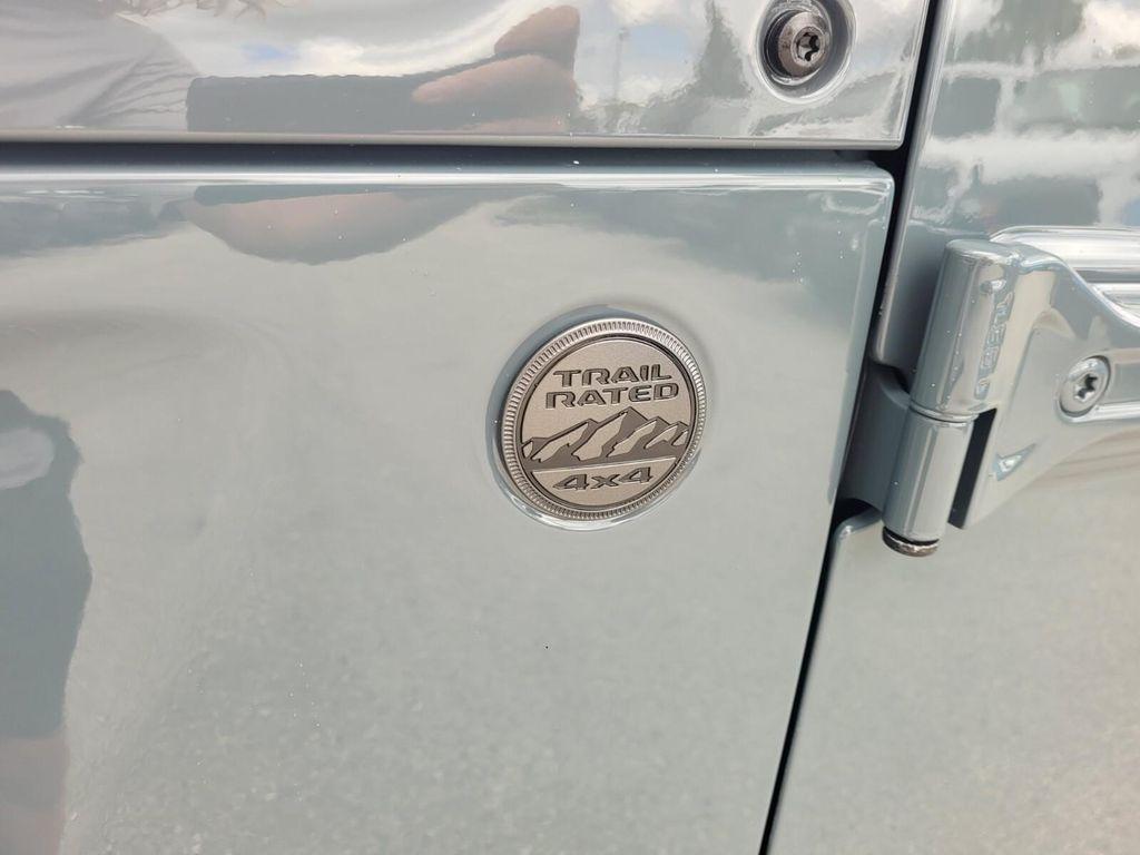 new 2025 Jeep Gladiator car, priced at $39,418