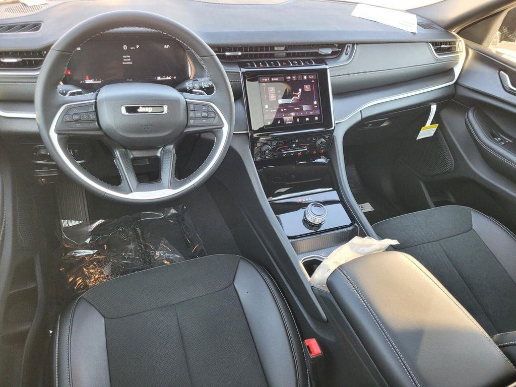 new 2025 Jeep Grand Cherokee car, priced at $35,166