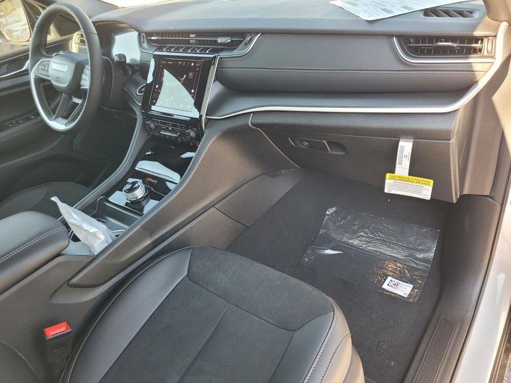 new 2025 Jeep Grand Cherokee car, priced at $35,166